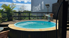 Kitnet 1 na Joaquina com piscina